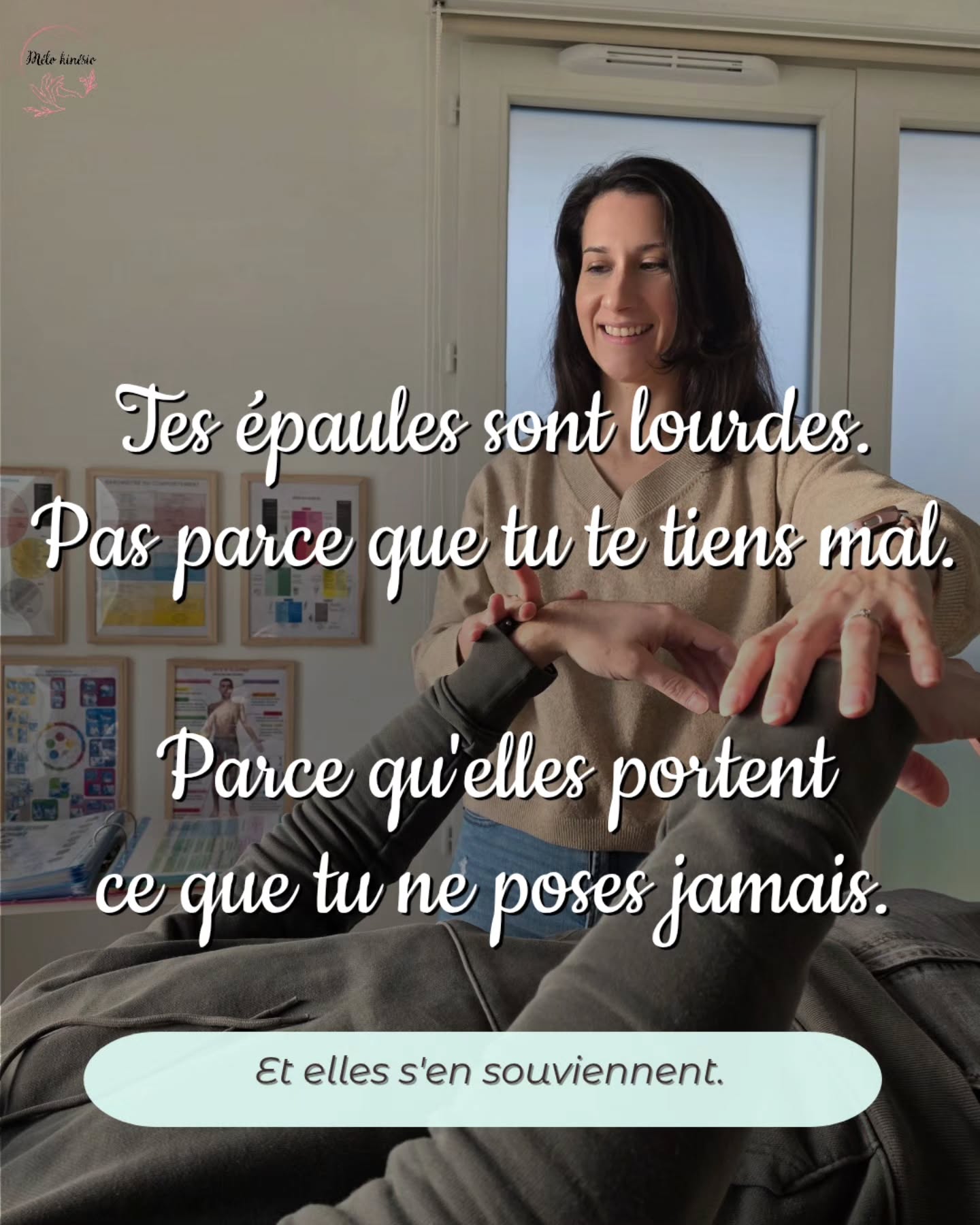 Tes épaules te parlent depuis longtemps.

Tu as essayé les massages, l'ostéo, le stretching.

Ça passe. Ça revient.

Par...